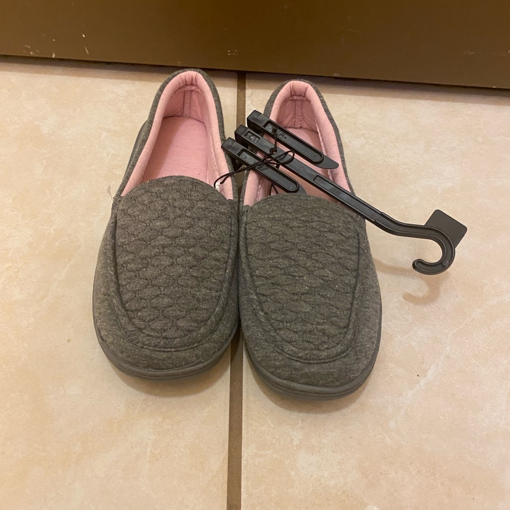 Secret Treasures comfy bedtime slipper size 7/8